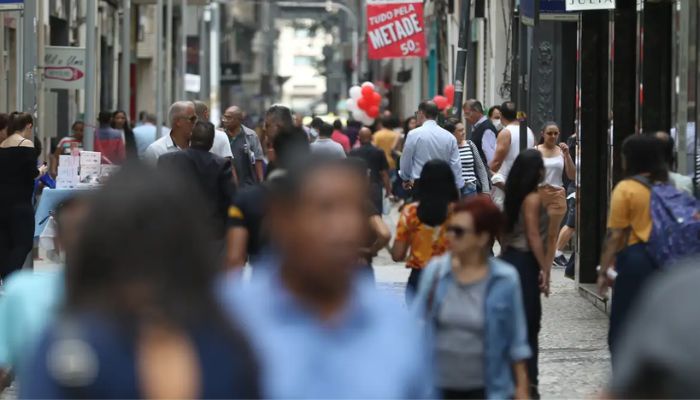  Abono salarial começa a ser pago para nascidos em março e abril 